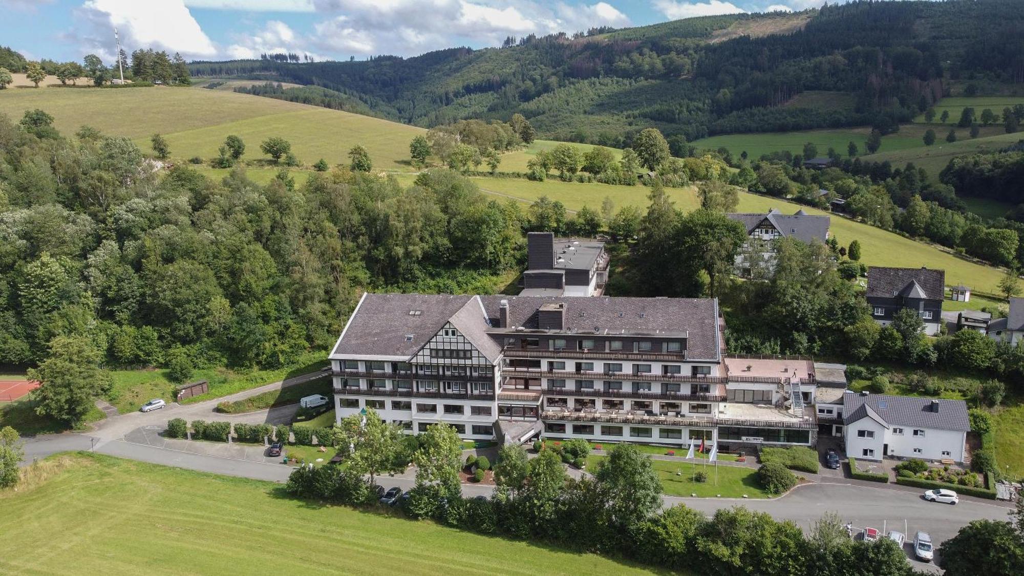 Sauerland Alpin Hotel Schmallenberg Exterior photo